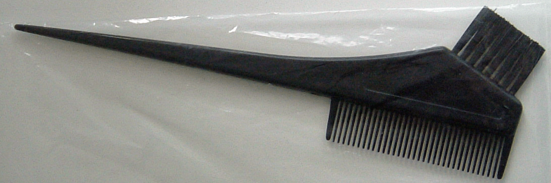 Tint brush with comb