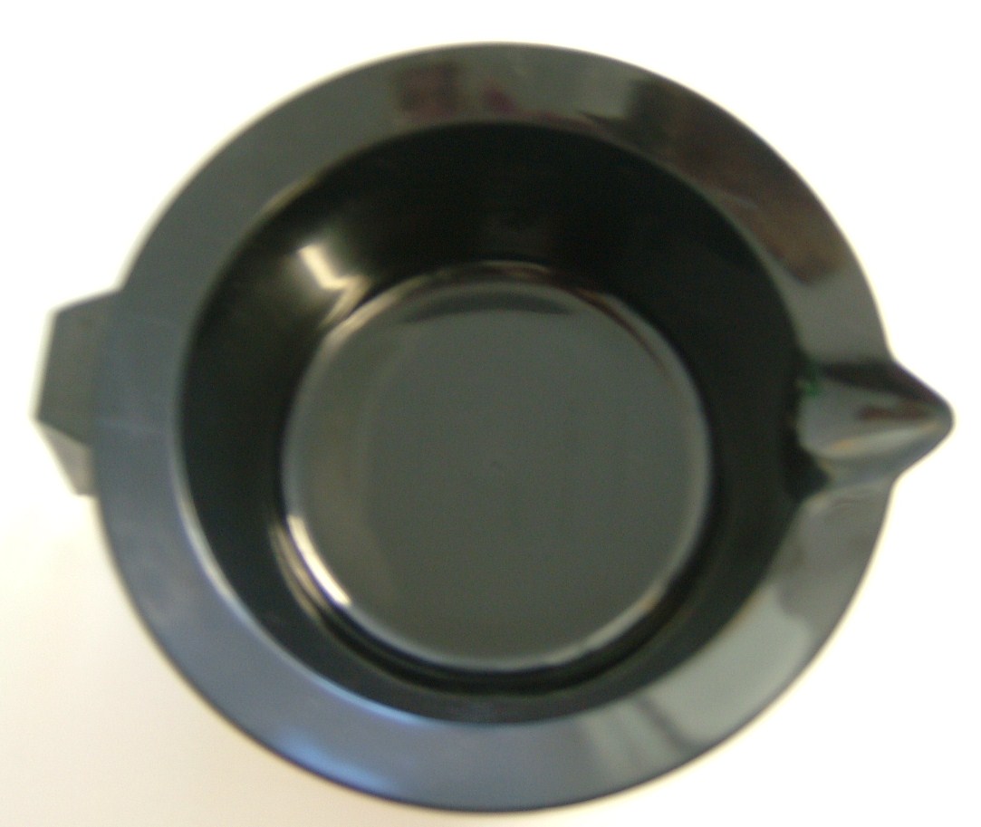 Tint Bowl Plastic with Handle - Black/Brown